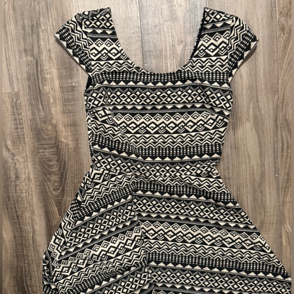 Tribal Print Dress - Picture 4 of 4